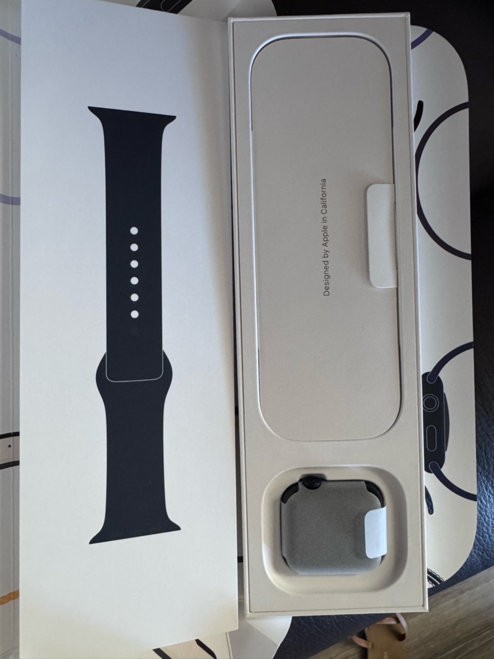 NEW Apple Watch GPS SE3 40mm, midnight S/M. All accessories included never used.